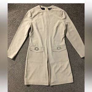 Liz Claiborne Dress 8 Stretchy Sheath Officially  Beige with Pockets Zipped